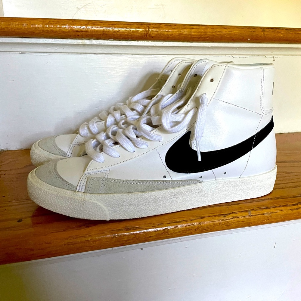 Nike Womens Blazer Mid 77